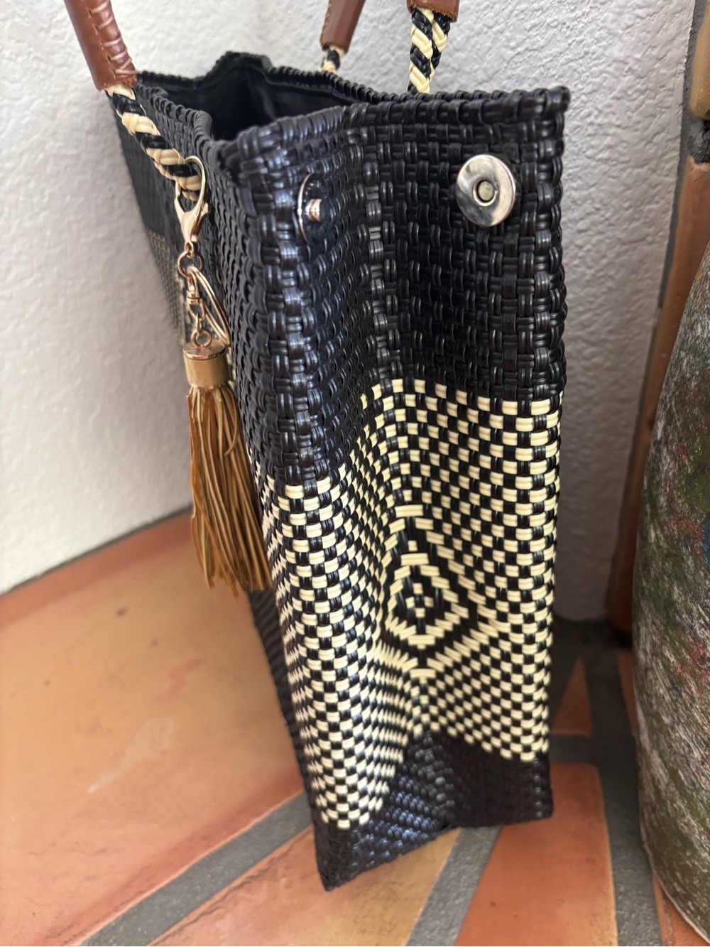 Artisan hand Woven Black & Cream Tote Bag with Leather Handles: Mexico - Picture 5 of 5